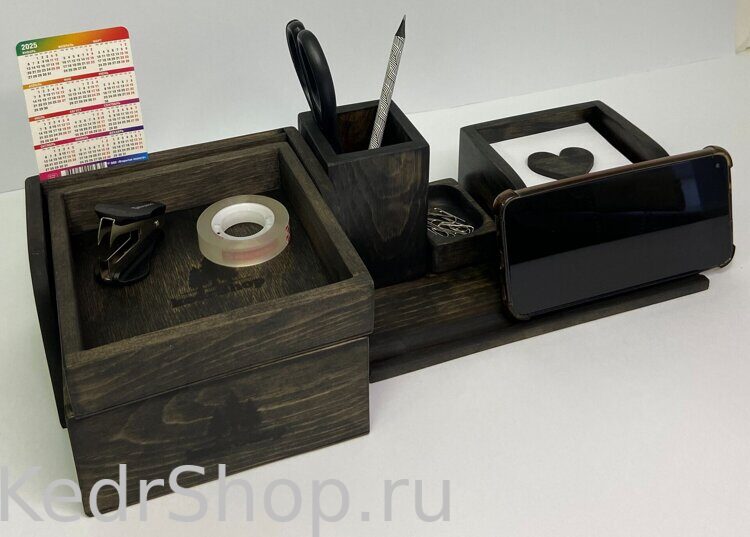 Канцелярский набор -подставка под телефон из дерева кедра, покрытие маслом цвета эбеновое дерево